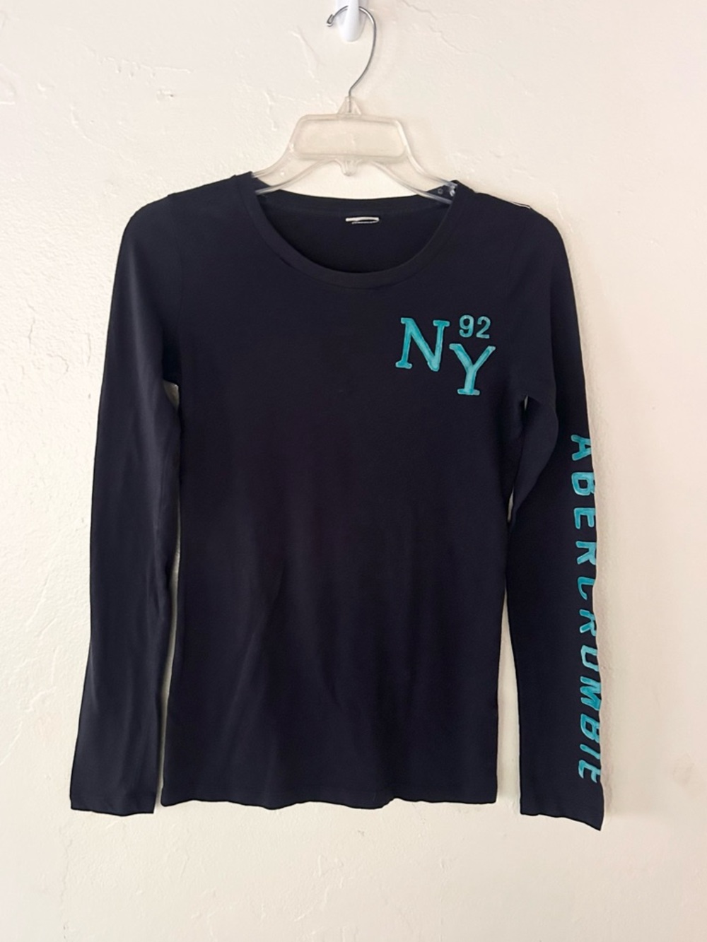 Vintage Y2K Abercrombie & Fitch Navy Blue Long Sleeve Logo Tee Small